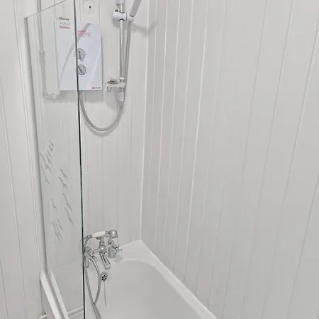 Modern 6-br With Free Parking & Wifi * Bristol