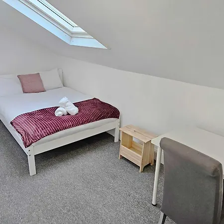 Hébergement de vacances Modern 6-br With Free Parking & Wifi *