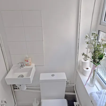 Nyaraló Modern 6-br With Free Parking & Wifi Bristol