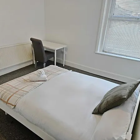 Modern 6-br With Free Parking & Wifi * Бристоль