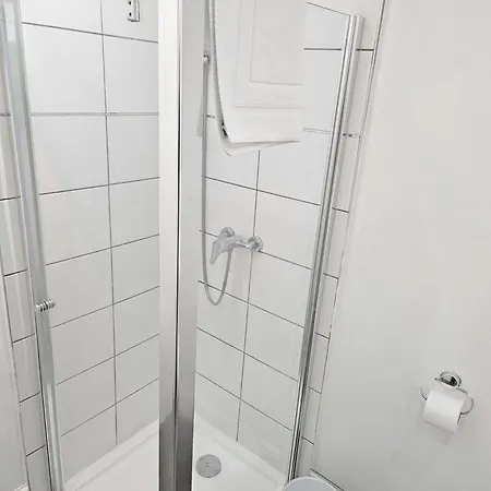 Modern 6-br With Free Parking & Wifi * بريستول